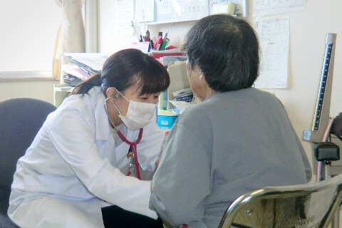 医務室での健康観察の様子